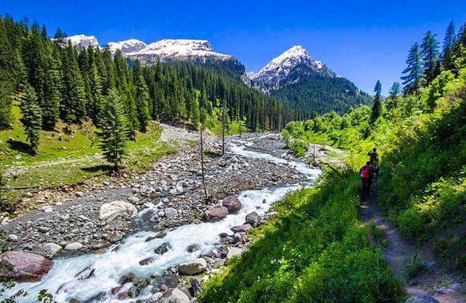 MajidAliBukhari's tweet photo. @HamidMirPAK Pakistan is not less than any european country... Damn more beautiful than those... 😍😍 #GoZestReturns
#PakistanZindabad
#BeautifulPakistan
@HamidMirPAK https://t.co/BnQiq0hq4R