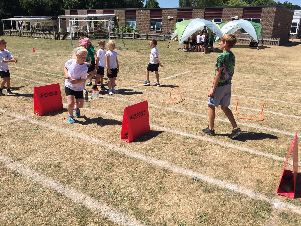 sblackwellpe's tweet photo. YR2 multi-skills afternoon with Tanners Wood School. @AbbotsWillcox @MissBorgeat @MrsKing2D with special thanks to our Yr6 play leaders @J3nnyHoward @Miss_McKay19 https://t.co/Mhdu7fs5Lb