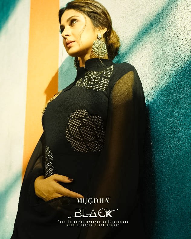 Jenwinget__fc's tweet photo. A work of art... 🔥😄

.@jenwinget for @mugdhasuits 

#Bepannaah https://t.co/pUI9WEX3ZZ