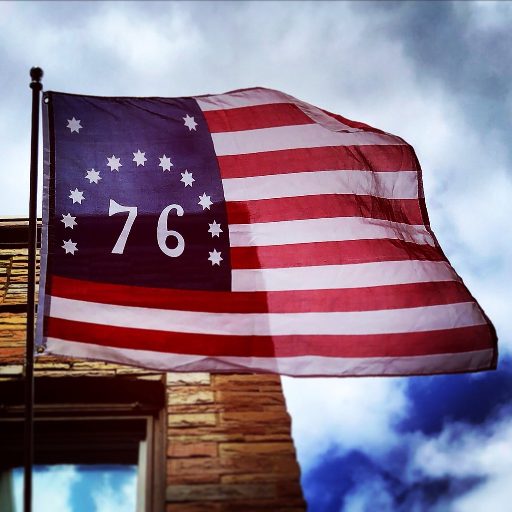 omgflags's tweet photo. Flying the #Bennington flag! Legend is this flag was carried off the battlefield by President Fillmore’s grandfather following the August 1777 Battle of Bennington #omgflags #whatsthatflag #funwithflags #flyalltheflags #july4th #thehillishome #capitolhilldc #hstreetgreatstreet https://t.co/2mTft4luME