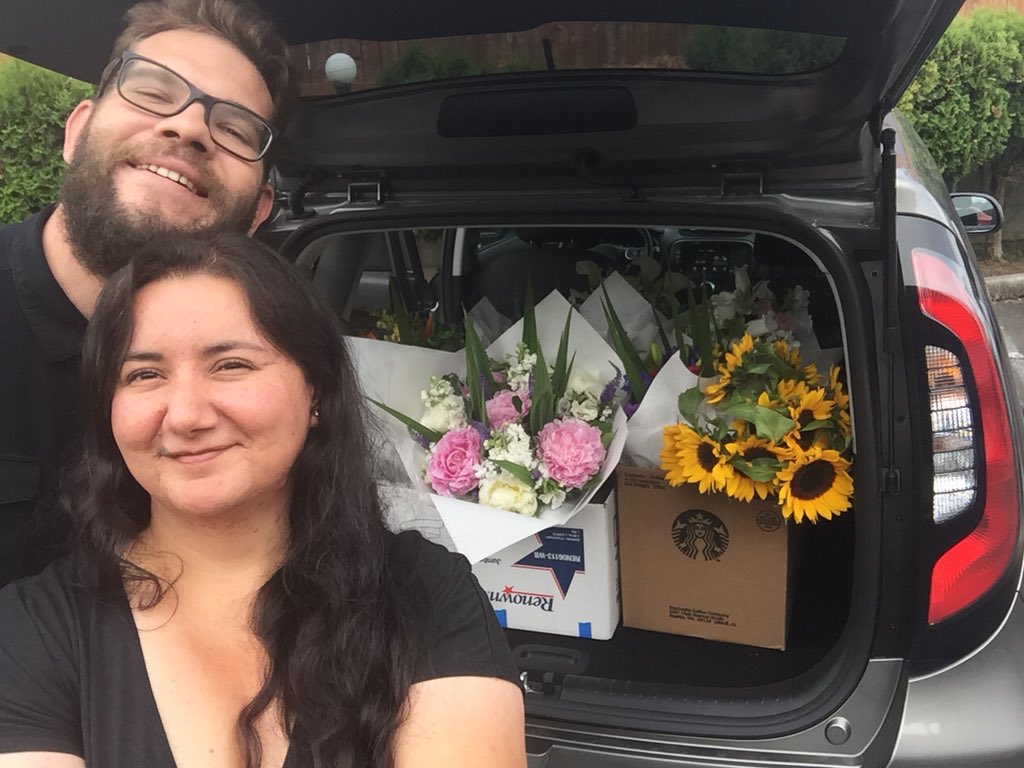 PaulaGrrl's tweet photo. All the flowers! Because it’s absolutely impossible to choose just a few #PikePlaceMarket #DowntownSeattle #WeddingPrep #Elopement https://t.co/KdLdBFMGtL