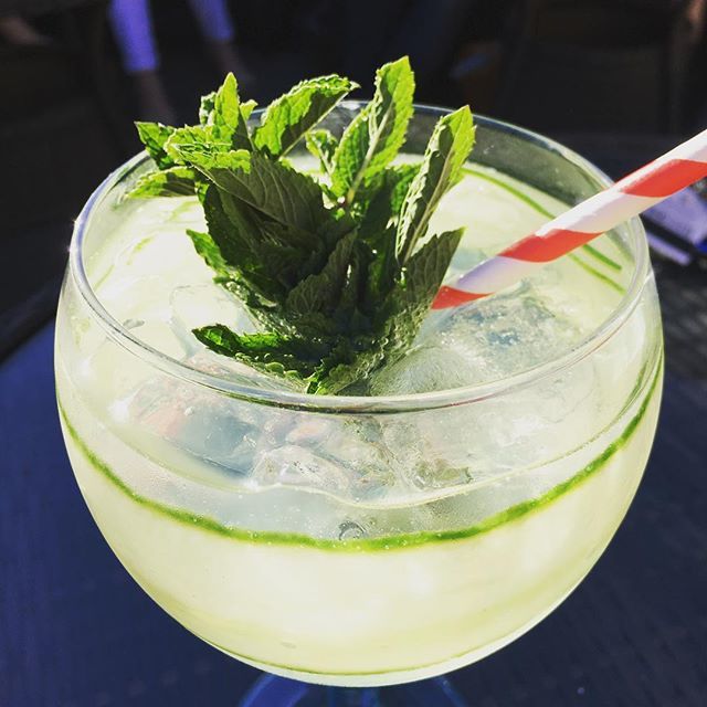 SoMagazines's tweet photo. Weโre celebrating the sunshine and Friday with this delicious #RoyalTunbridgeWells cocktail from @grubandliquor ๐ธ
#gin #somagazines #fridayfeeling #tunbridgewells #friyay https://t.co/7tU8FF7LHs https://t.co/PBcpQT9ujB