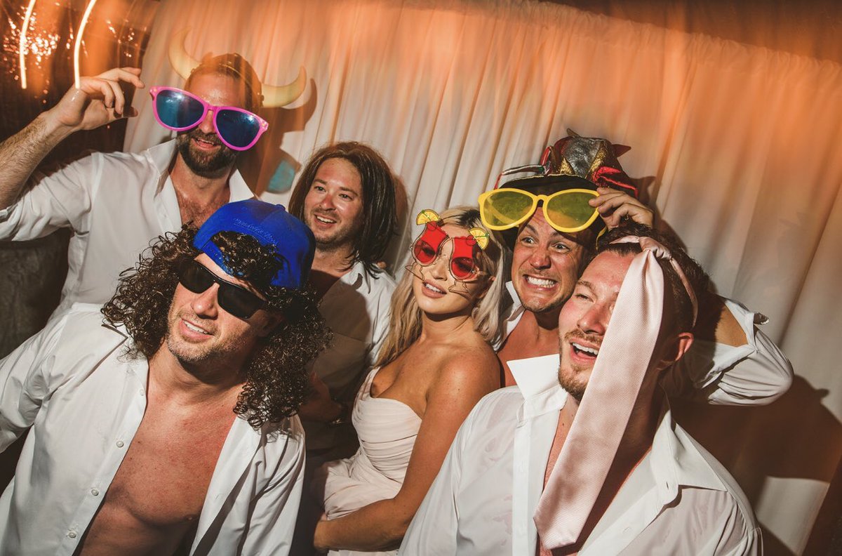Jas0nAndrews's tweet photo. That Friday, cheers to the weekend feeling #fbf #skoots #JMoGotMarried #intriguing #wheresLogan #letsride https://t.co/eH1rWu7tsN
