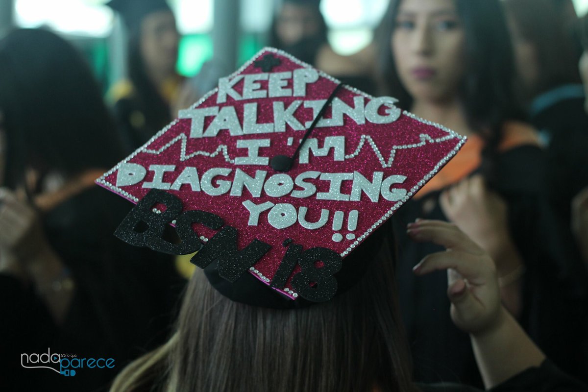 NEP_Oficial's tweet photo. #UPRHGrad18 | La creatividad de los estudiantes de UPR Humacao a través de sus birretes de graduación. 🎓 https://t.co/eNSzh86z7u