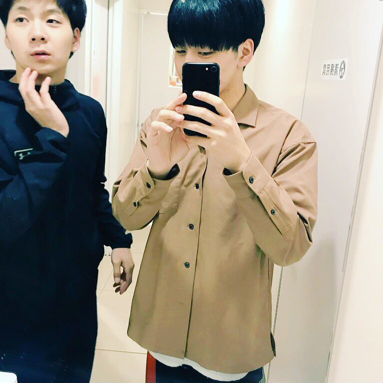 KENTA1041's tweet photo. 主に三兄弟で☆防弾少年団☆というクランを結成しました！入りたい方はdmでおしらせください✌️

団長【BTS_ゆーた】→k-1 二代目
副団長【BTS_たく】→フェラーリー
副団長【BTS_けんた】→探検家001 
各所持しています！🚗

#荒野行動
#クラン募集中
#フレンド申請待ってます https://t.co/gVgnamHu0n