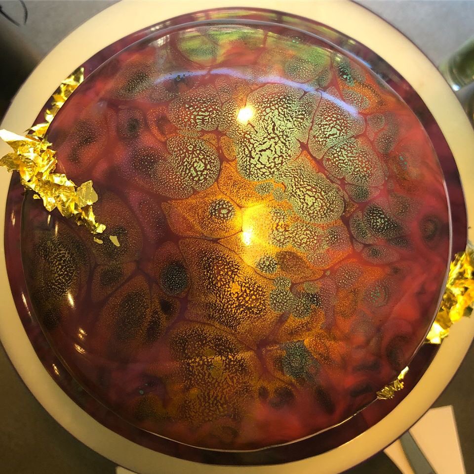 PaulaGrrl's tweet photo. 24k Gold Mirror Cake! #WeddingCake #MirrorCakes #Elopement #AlmostTooPrettyToEat #PerfectDay https://t.co/54rifrvJM6