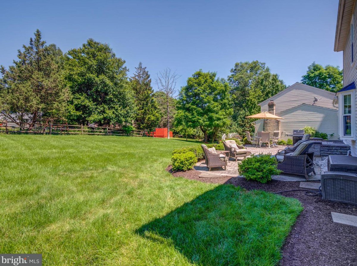 SimplyReferable's tweet image. Open House – 6/30 from 1 to 3! Take a look at this 4 bed colonial Ellicott City home. Featuring an upgraded kitchen, large master and landscaped backyard. Not  a solicitation. Info reliable but not guaranteed. Learn More: bit.ly/2Izqbb2 
 
#SimplyReferable #Maryland