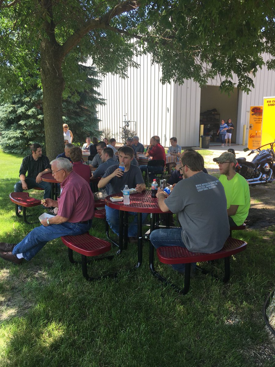 EasyAutoInc's tweet image. Perfect day finishing up the EAI bags tournament!  Enjoyed some amazing food from a loca food truck.  Congrats Dustin and Nick on your win!  #easyautomation