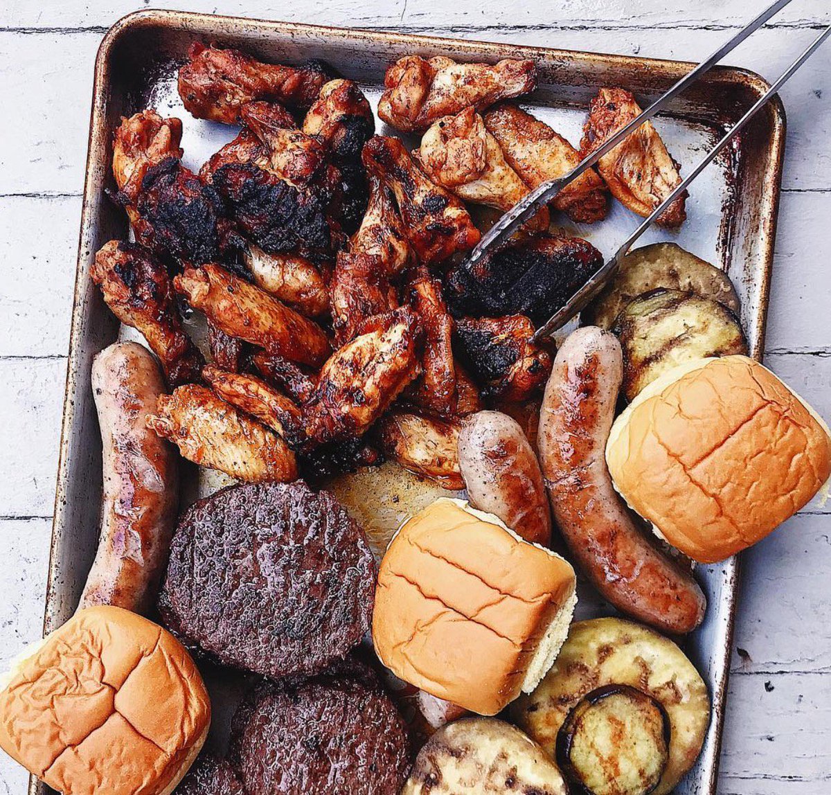 StraussDirect's tweet photo. We've teamed up with @thekitchn to inspire your #summergrilling. See the many ways some of our favorite foodies are serving up our #UltimateSummerGrillBox: https://t.co/W1ZlHHXq7S https://t.co/hLc2qGZHlV