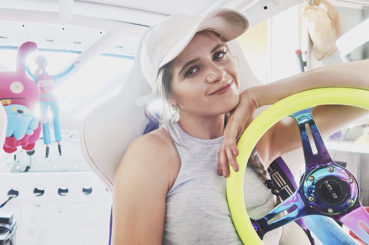 ColleteDavis's tweet image. Another day in the office 💛🏁 #RX7 #RX7FC #ProjectDRIFT