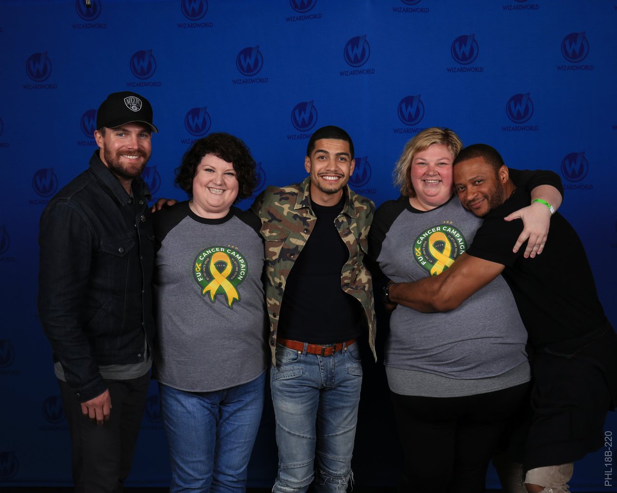 LynzyAlyse's tweet photo. @WizardWorld #easypic #digglehugs https://t.co/xg9HHk61D9