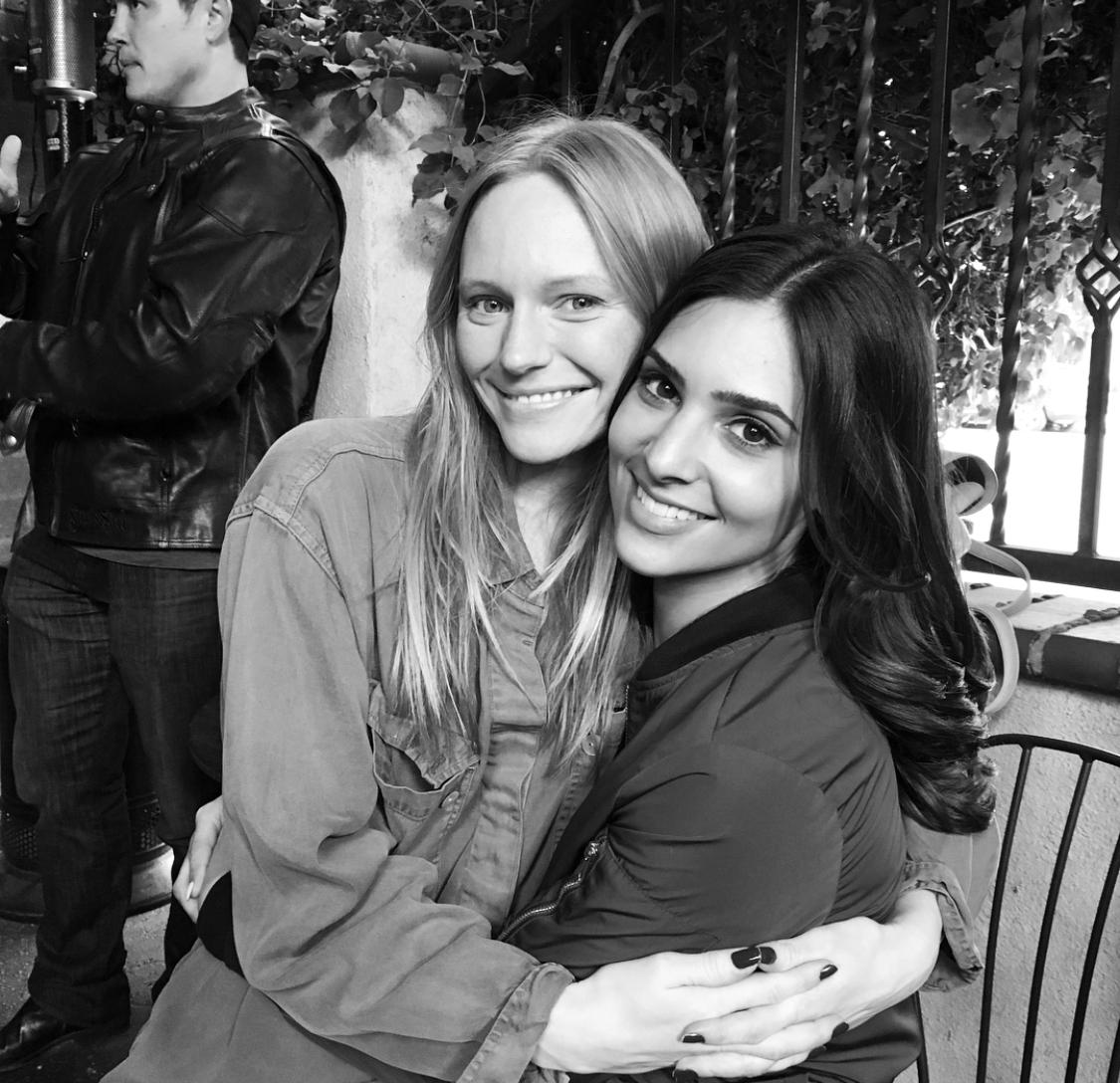 DaysPeacock's tweet photo. Nothing but love behind-the-scenes on #DAYS.
📷: @MarciMiller https://t.co/H1d7jNCqiH