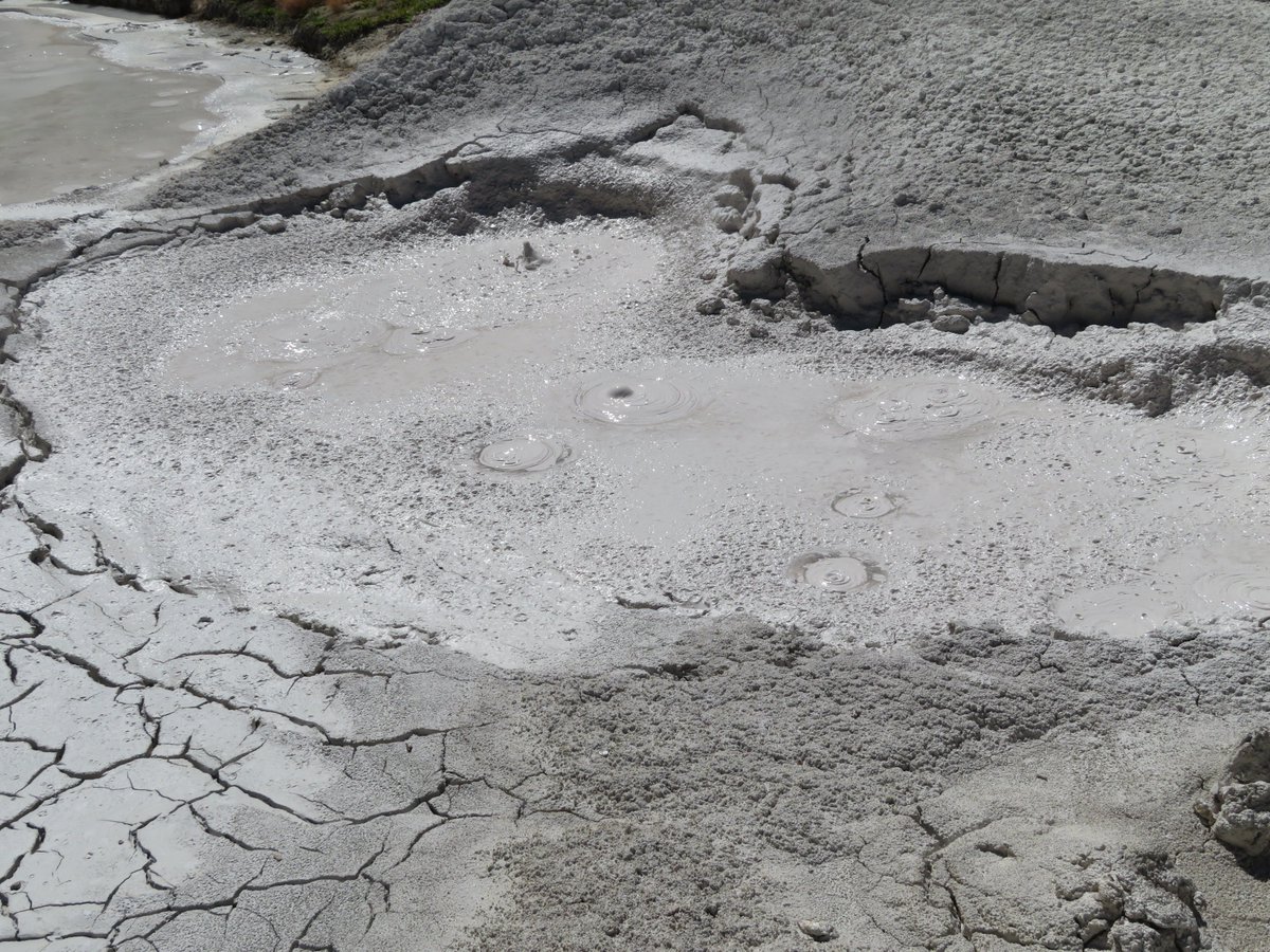 McRoadTripperz's tweet photo. Tweet 2/2:  We checked out the Artists Paintpots at #Yellowstone #NationalPark on Wednesday.  #geothermalactivity #roadtrip #adventure https://t.co/AseEapUoVy