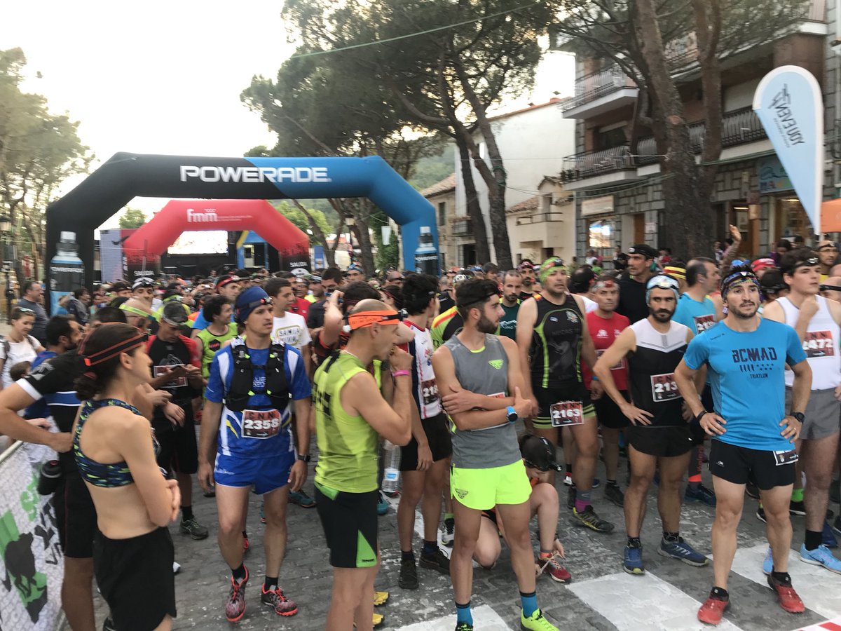 GTPenalara's tweet photo. A pocos minutos de la salida del Cross Nocturno de Peñalara
#CNN comienza la fiesta del #TrailRunning en #Navacerrada 🎉🙌🏼
#GTP2018 #TP2016 https://t.co/SYYo7T5li6