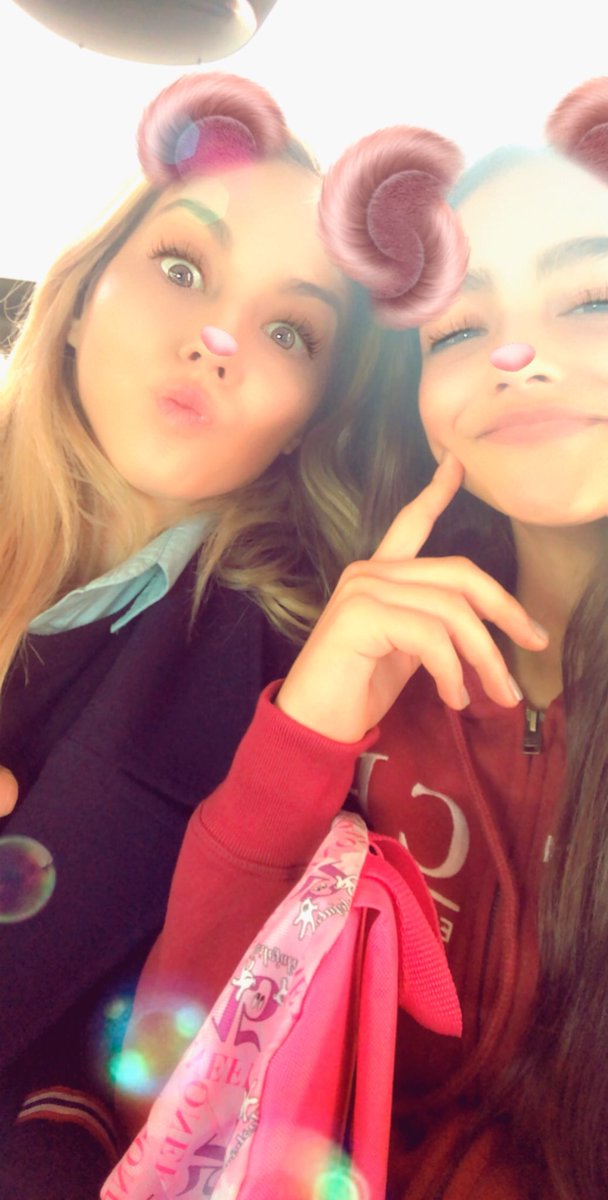 flor_vigna's tweet photo. Iujuuuu ♥️
Nos fuimosssss!!!✈️
Mini vacas de hermanas 🌴 https://t.co/VsDg5cy5Cn