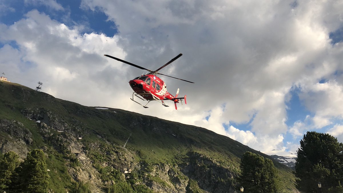 Thank you Air Zermatt for showing us your new machine #riffelalpresort2222m #magicmoments #sandozhotels #swissdeluxehotels #leadinghotelsoftheworld #welovezermatt #airzermatt #helicopter