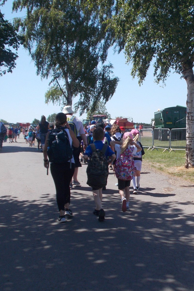 Brentingbyfarm's tweet photo. #TiredButHappy, children heading for the bus home after a #longhotday at #FFD18 with @KidsCountryUK #farming #food #education #countryside #volunteering #teamdairy https://t.co/28FXKg3xhK