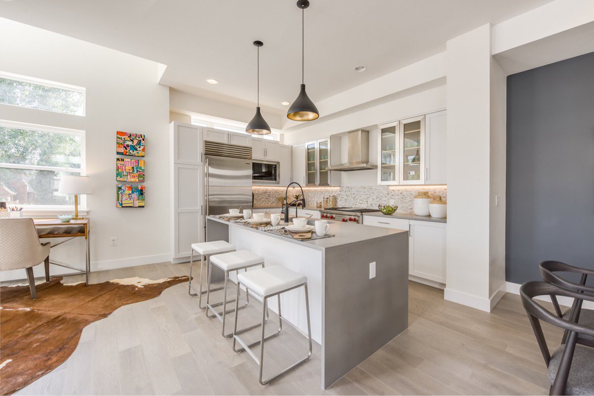 Just released a new unit! 2 bed 2 bath and 1,413 sq ft. $589,000. Stop on by this weekend to take a peek 😍