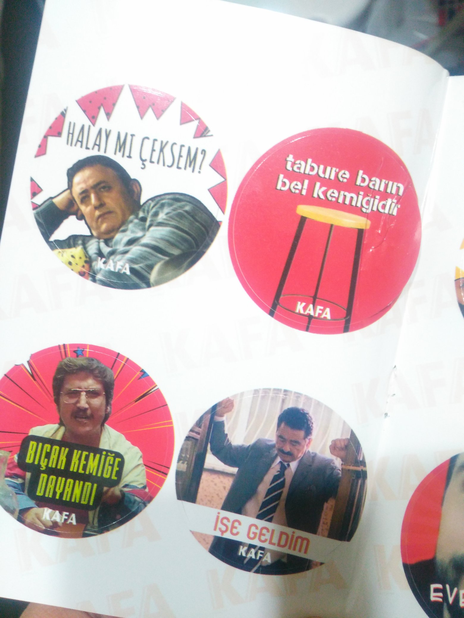Atacan Su Twitter En Sevdigim Kemal Sunal Filminin Afisini Hediye Verdigi Icin Bu Ay Kafa Dergi Aldim Stickerlar Sacma Cem Davran Yazilari Ilerde Umarim Kitaplasir Hak Ediyor Https T Co 1f2f5phzht Twitter
