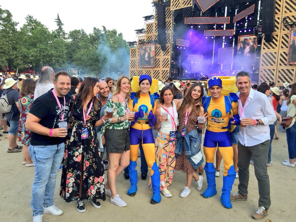 ecoembes's tweet photo. Si es que lo mejor de los #EcoFestivaleros son los momentazos que nos dejan 😊😊😊 ¡Muy grande el @Memoryparkfest! https://t.co/0cF43fzGIo