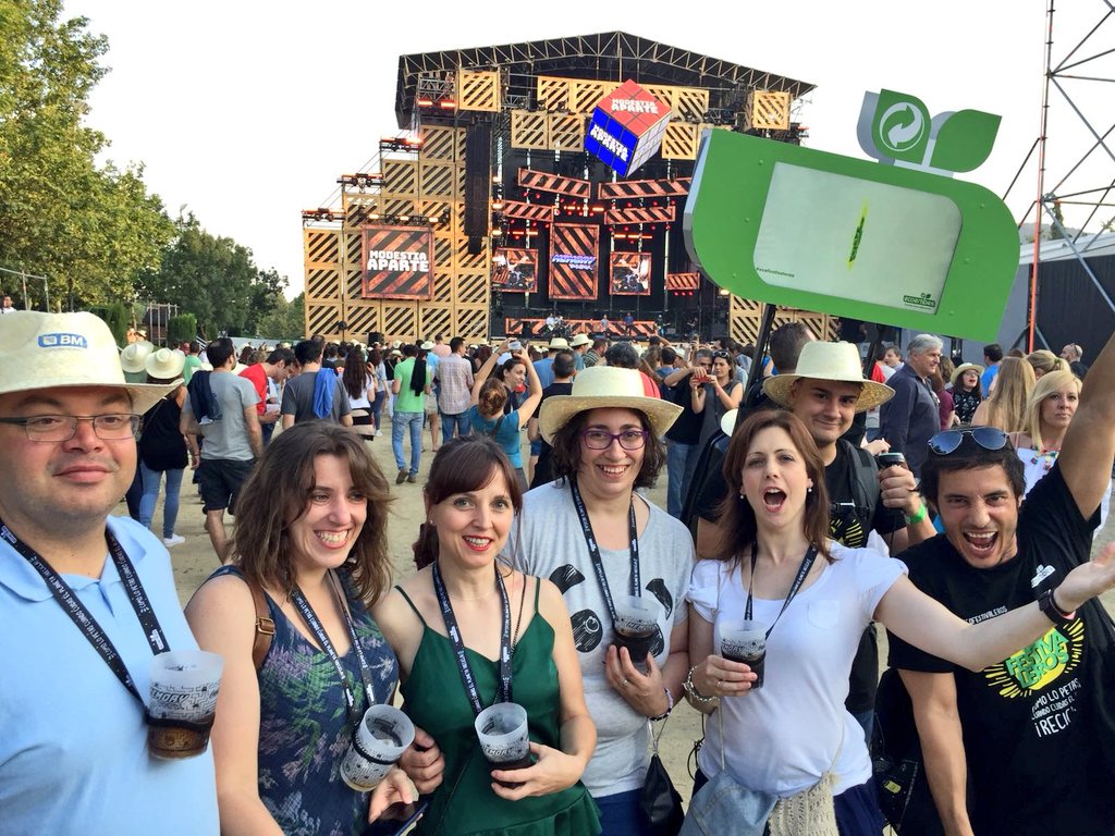 ecoembes's tweet photo. Si es que lo mejor de los #EcoFestivaleros son los momentazos que nos dejan 😊😊😊 ¡Muy grande el @Memoryparkfest! https://t.co/0cF43fzGIo