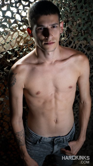 https://t.co/I0FQy4ac4L Alec Loob @alecloobxxx at @Querelltorremol by @jthorx https://t.co/qJROz35OT