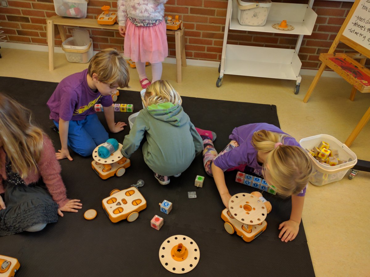 DevTechResearch's tweet photo. Learn about how #makerspaces can promote playful learning in schools! #LEGO #CEEO
https://t.co/Ho8epbqtHq https://t.co/l9oMwgITWh