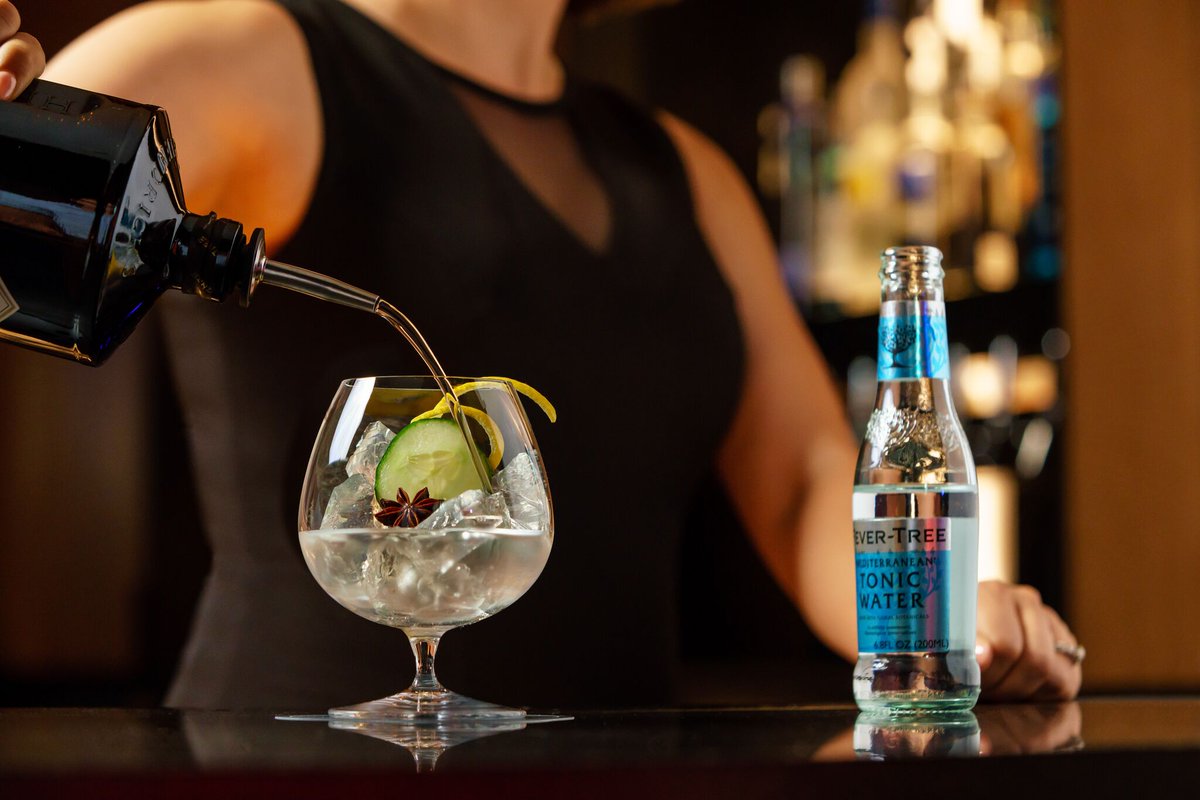 It's scorching hot in New York today! Need a refresher? Come meet us at #CastellNYC Our signature cocktail -- Gin and Tonic awaits you! Happy Friday! #ACHotel #timessquare #rooftop #bar #lounge #midtown #manhattan #nyc #cocktailhour #cocktailtime #nyrooftopbars #hotspot