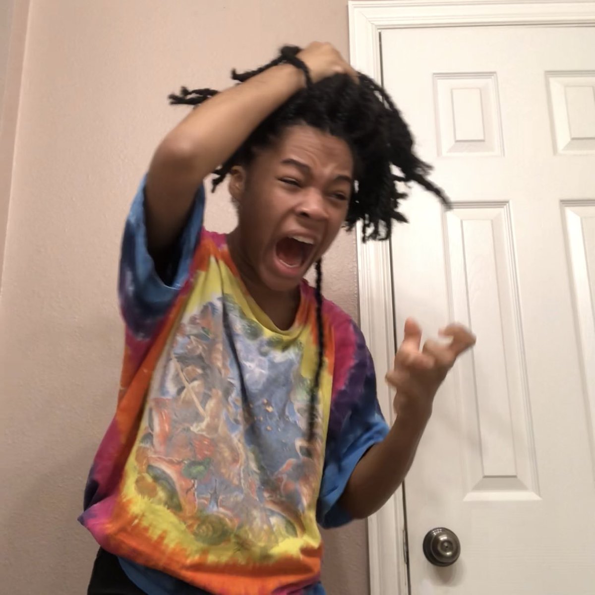 quenblackwell's tweet image. the hair tie broke