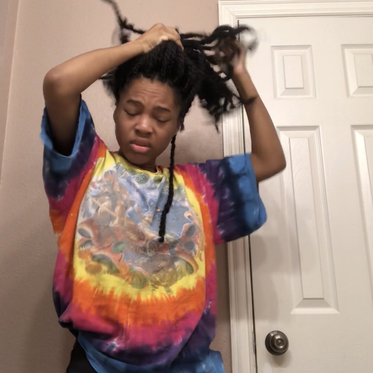 quenblackwell's tweet image. the hair tie broke