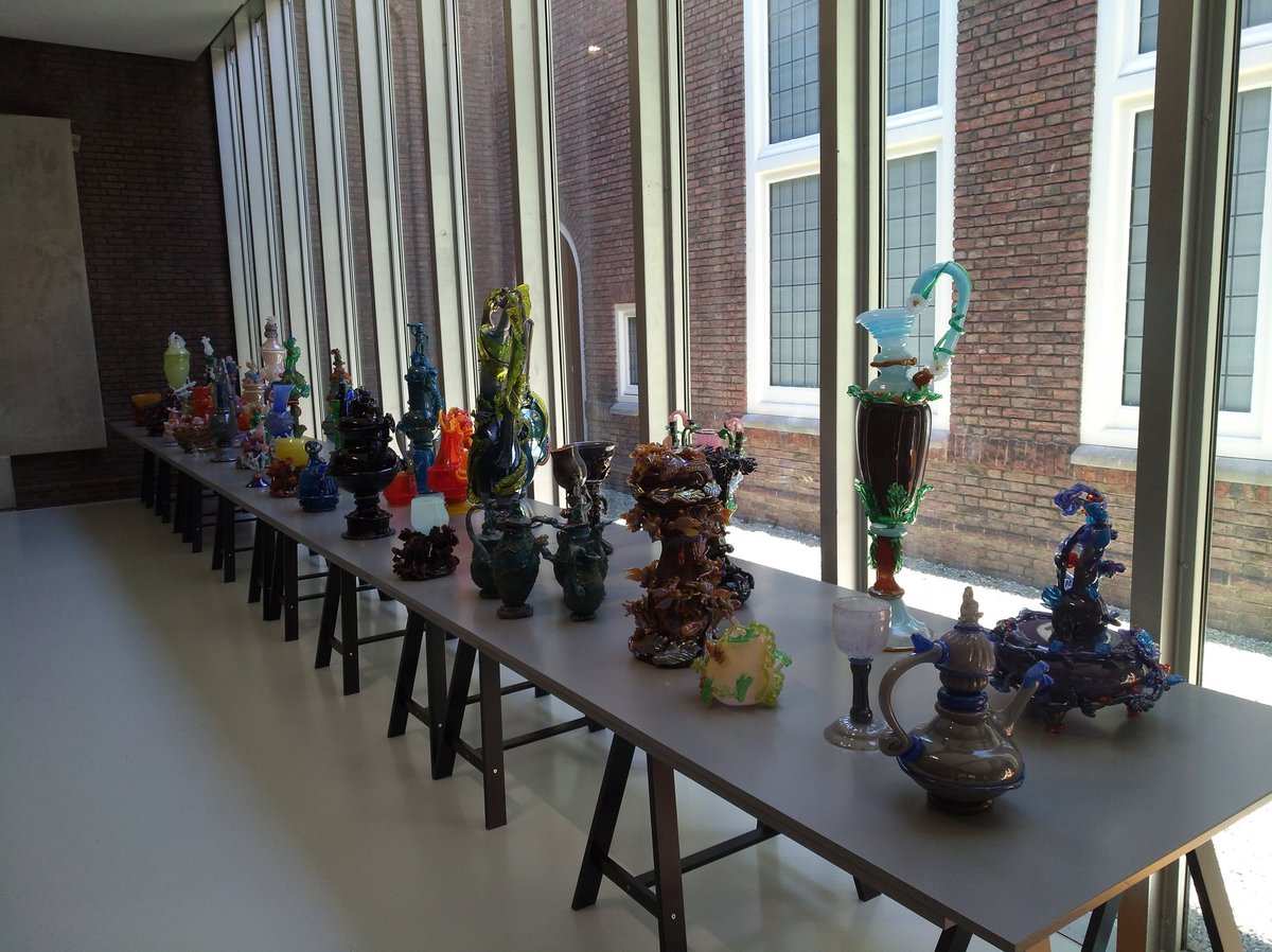 Fontein7's tweet photo. Vanmiddag op excursie naar Rijksmuseum Twenthe. Expositie glaskunst bekijken. Samen inspiratie opdoen voor het maken van onze eigen bokalen van petflessen. #RijksmuseumTwenthe #excursie #GbsDeFonteinEnschede https://t.co/tKuXrhVGAR