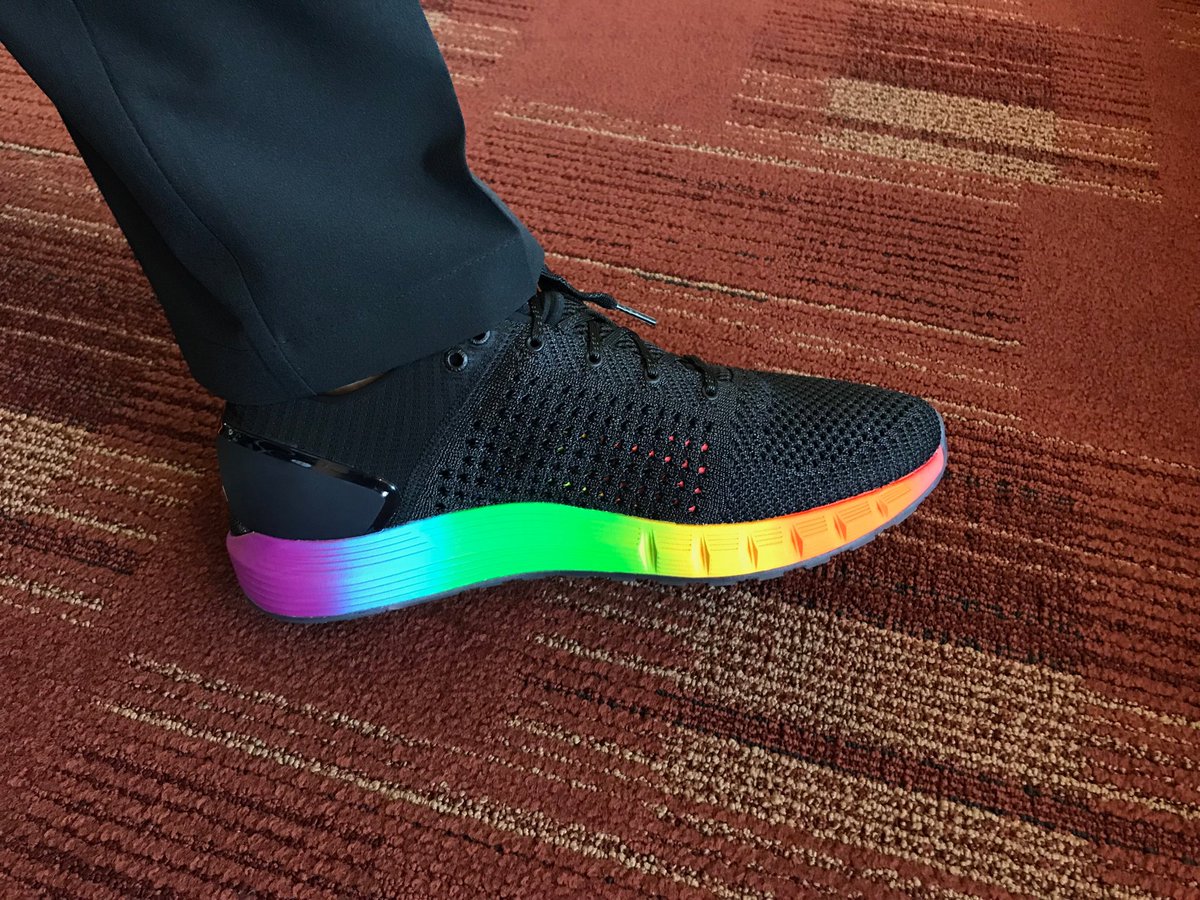 Link inertia stroke Jim Fitterling on Twitter: "Wearing ⁦@UnderArmour⁩ #Pride HOVR shoes -  which use an innovative Dow foam to improve comfort &amp; energy return.  https://t.co/bZNRTEqilo" / Twitter