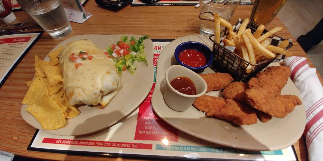 INFILTRATION85's tweet image. First meal at 9:54pm...
오후 10시경 첫 식사...