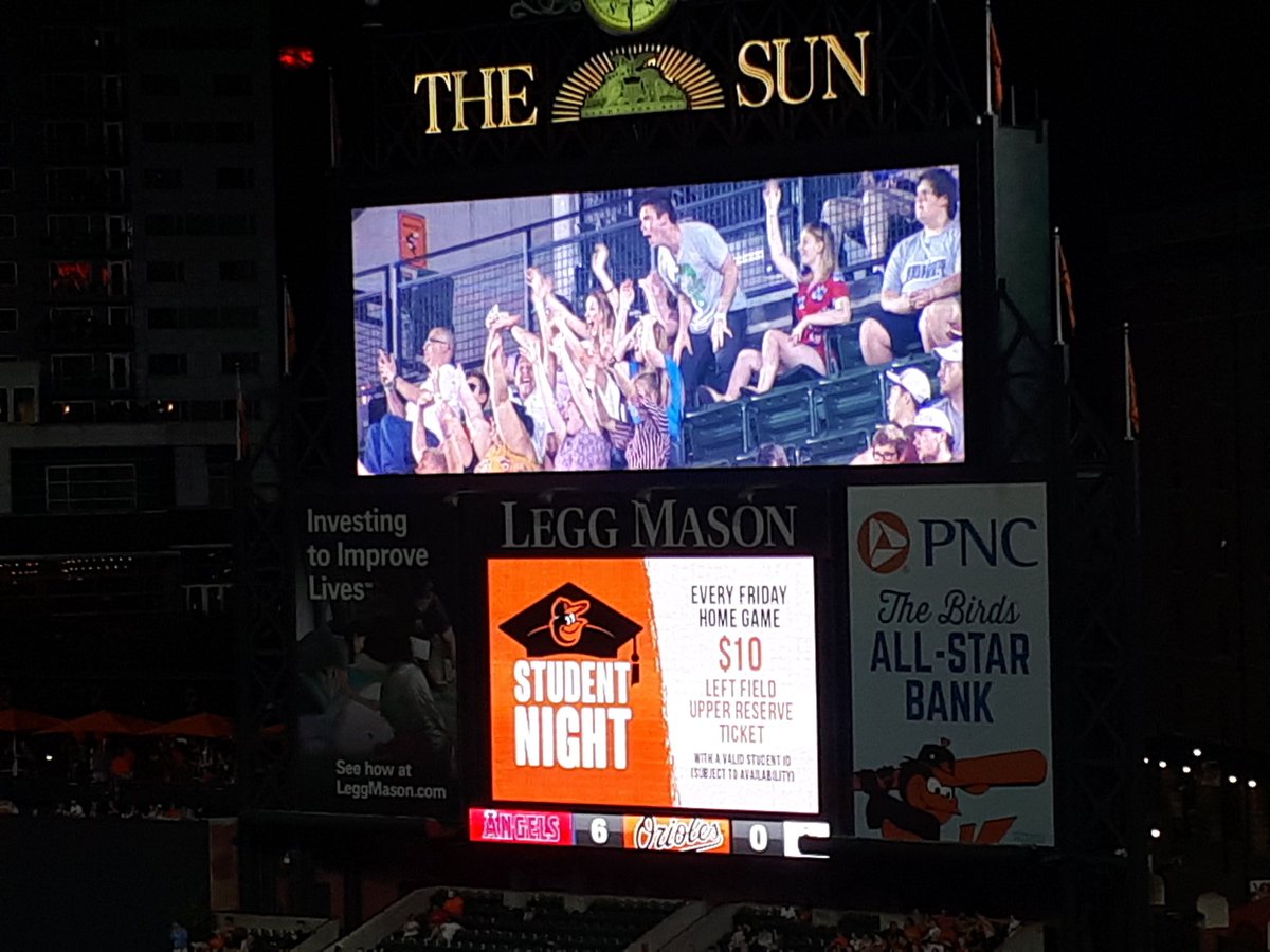 Roseburg_FBLA's tweet photo. Roseburg enthusiasm at the game! #nlc18 #oregonfbla https://t.co/furg6YCgMO