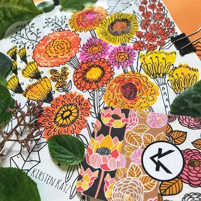 Late night drawing in my sketchbook from last night experimenting with more fall colours and flowers #kirstenkatz #exploreflorals #explorecolour #juicyjune #illustrationart #printandpattern #decorationart #arteveryday #sketchbook #drawingflowers #flowerm… ift.tt/2ID457q