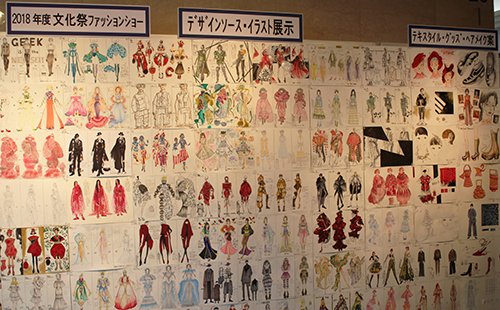 Twitter 上的 文化服装学院 公式 今年度文化祭 部ファッションショーのデザインソース イラスト展示がはじまりました 全クラスから集められた デザインソースがどんなショーとなってお披露目されるのか今から楽しみです 昨年度ファッションショー動画