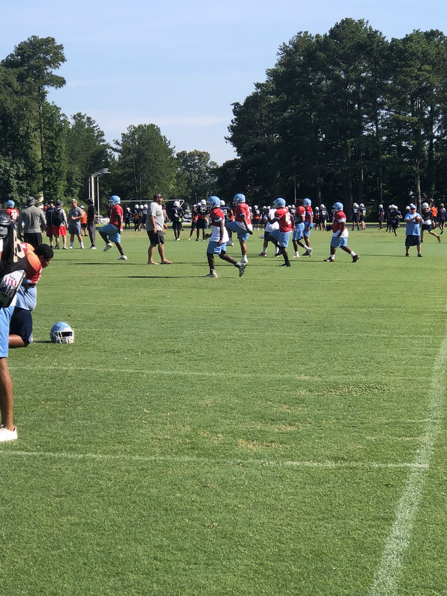 Coach_MikeRoby's tweet image. Closed the first week of FCA 🏈 camp today. As always, such a great time with all the HS athletes and coaches. Captured @Jccoach11 speaking to his Meadowcreek guys before they headed home. #FCAStrong