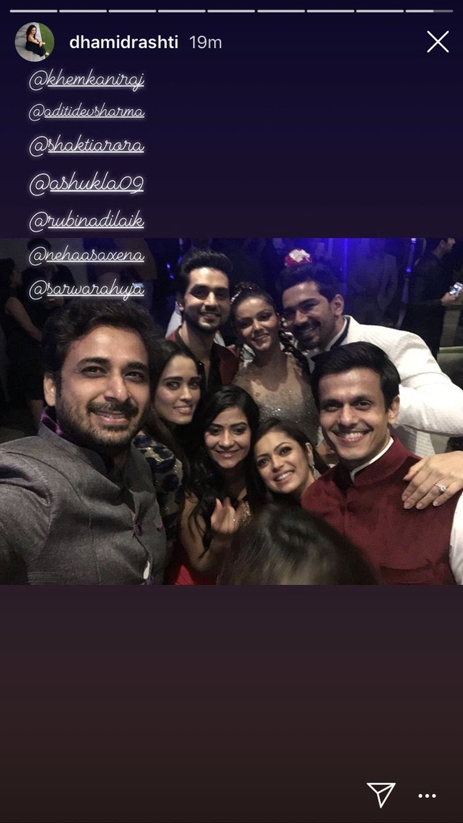 Kardelen_dsena1's tweet photo. Ne güzel bir resim iyiki Rubina evlenmiş çok güzeller @RubiDilaik @ashukla09 😍😍💖💖😘😘😘  
@VArabl https://t.co/v9MoUHuO2O