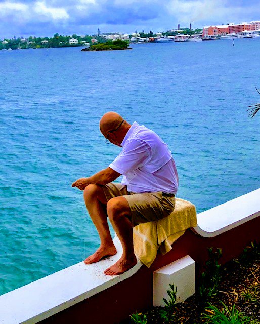 jfeldhacker's tweet photo. Thank you @Bermuda! Line fishing old school..., your country is beautiful, but your people make Bermuda what it is. #restored #rested, #linefishing #crystalclearwater https://t.co/GYuX3GAmKx