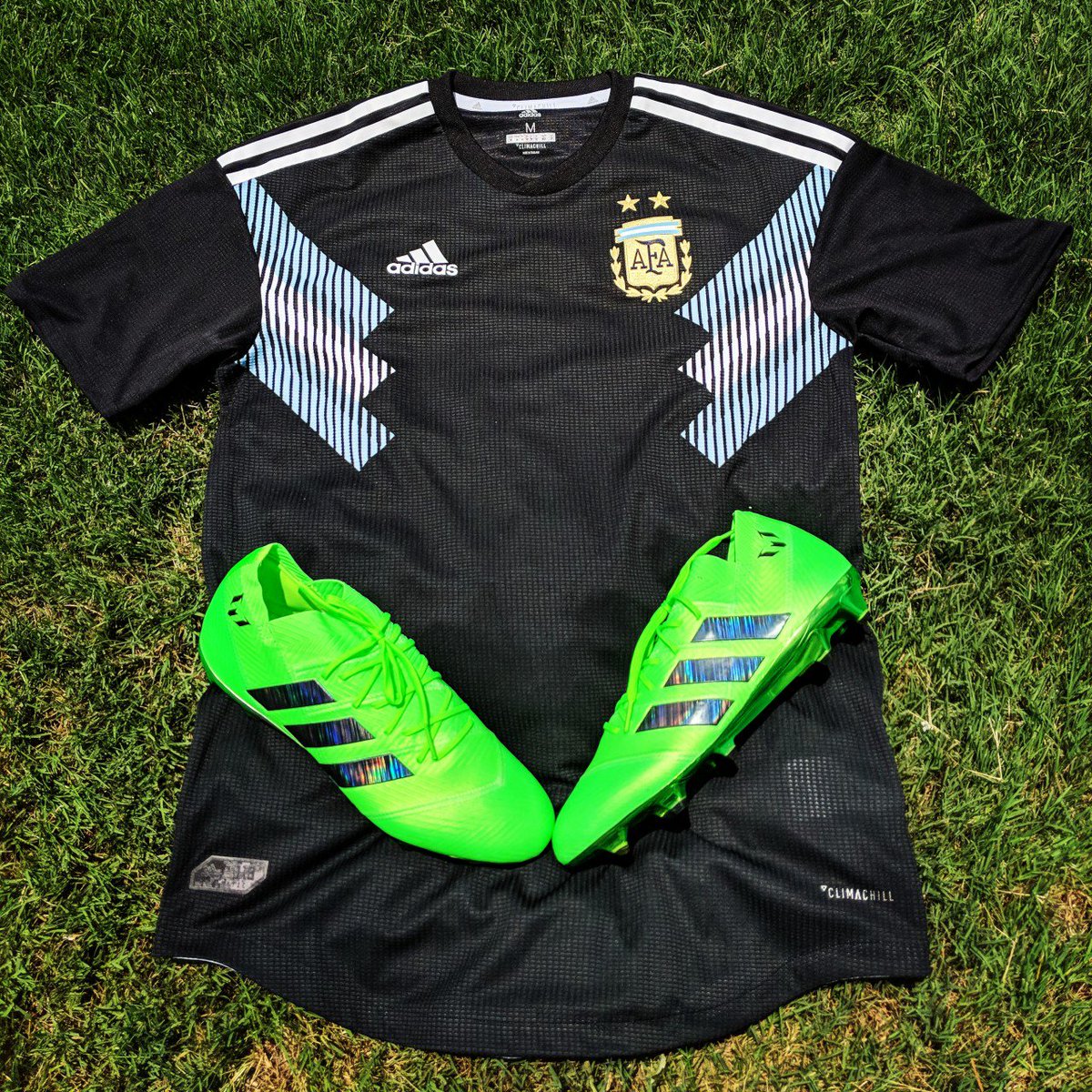 WrldSoccerShop's tweet photo. The Magician's Combo - Giveaway!

We will give away a pair of adidas #Nemeziz Messi 18.1 (Size 8 Men's) AND an #ARG away jersey (Size M). The winner will be announced before the Argentina match tomorrow! 

❗️RT &amp; Follow to Enter❗️

👉 https://t.co/3FxTgCoRzy https://t.co/WVFQ2a3tiU