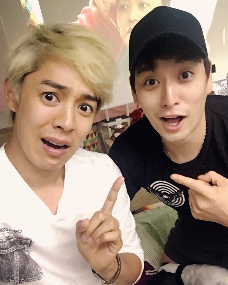 180630 xander0729 Instagram Update - w/ ELI

'BOOM! Surprised huh? LOL~ Been a long while, but feels like just yesterday. 애 아빠가 되는데 아직 아저씨 느낌은 없어서 신기하다~ ㅋㅋㅋ 
#Xander #Eli #UKISS #LongTimeNoSee #FeelsLikeYesterday #reunion #MatterOfTime'