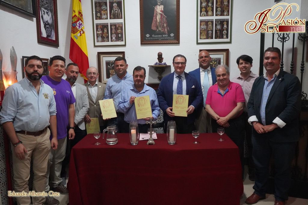 IslapasionNet's tweet photo. Una mesa redonda para analizar los tipos de carga que se verán en el Vía-Crucis Diocesano
https://t.co/FwZMhZr58W @AACCLaCenturia @HuertoSFD @desde1978jcc @amordulcenombre @FranciscoMrque7 https://t.co/LIz54fBK0d