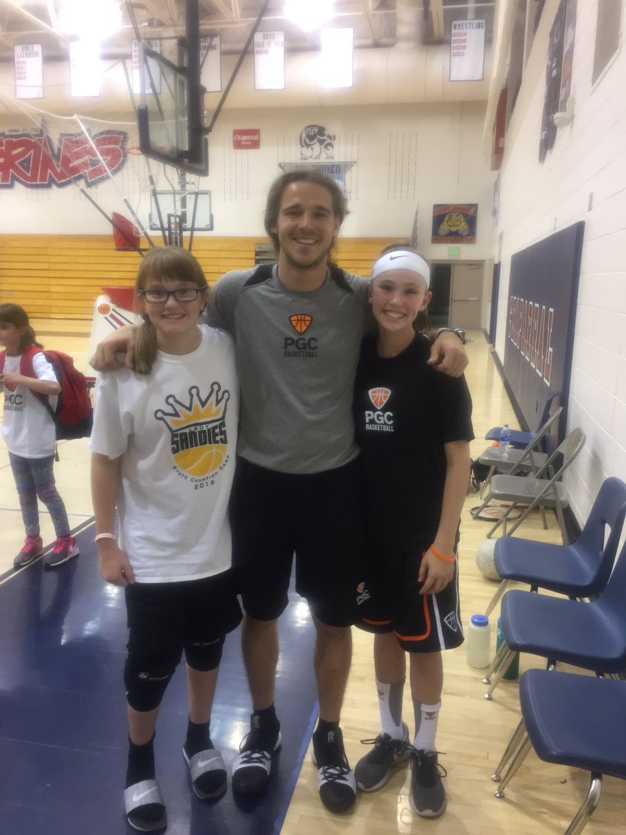 coachlankford72's tweet photo. @PGCbasketball Awesome last day of Skills I in CO! Director Rob Cross, @CoachGreene22, Coach Reagan, Coach Kara were fantastic! #thankyou #celebrations #poop #2feet #arrum #getbuckets! https://t.co/R1q0DSndgt