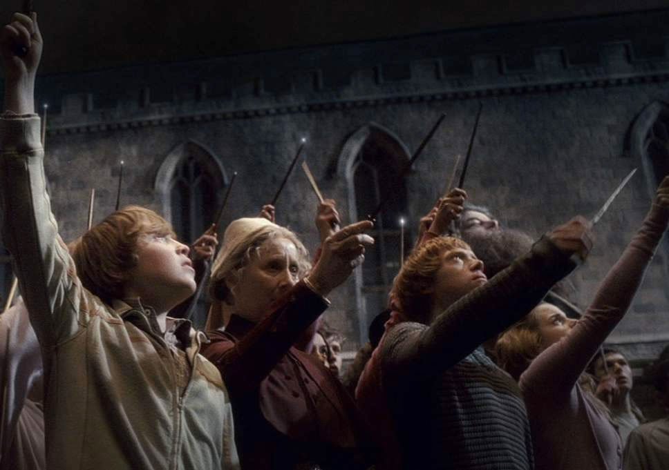 ポッターマニア 6月30日は ハーフタイムデー 海外では Socialmediaday ですが ハリポタではもっとも偉大な魔法使い アルバス ダンブルドアの命日 1997年の今日 校長はスネイプが唱えた死の呪文によって亡くなりました ダンブルドア名言集