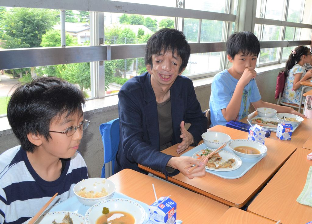 Withnews 上映中の映画 ワンダー 君は太陽 では 遺伝子の疾患で顔 が変形した10歳の少年が 見た目に悩む姿が描かれています この映画を鑑賞した小学生が 少年と同じ疾患を持つ男性と交流しました ウィズニュースhttps T Co Xjbcoj0iu7 Withnews Withnews 上映中の映画 ワンダー 君は太陽 では 遺伝子の疾患で顔 が変形した10歳の少年が 見た目に悩む姿が描かれています この映画を鑑賞した小学生が 少年と同じ疾患を持つ男性と交流しました ウィズニュースhttps T Co Xjbcoj0iu7 Withnews