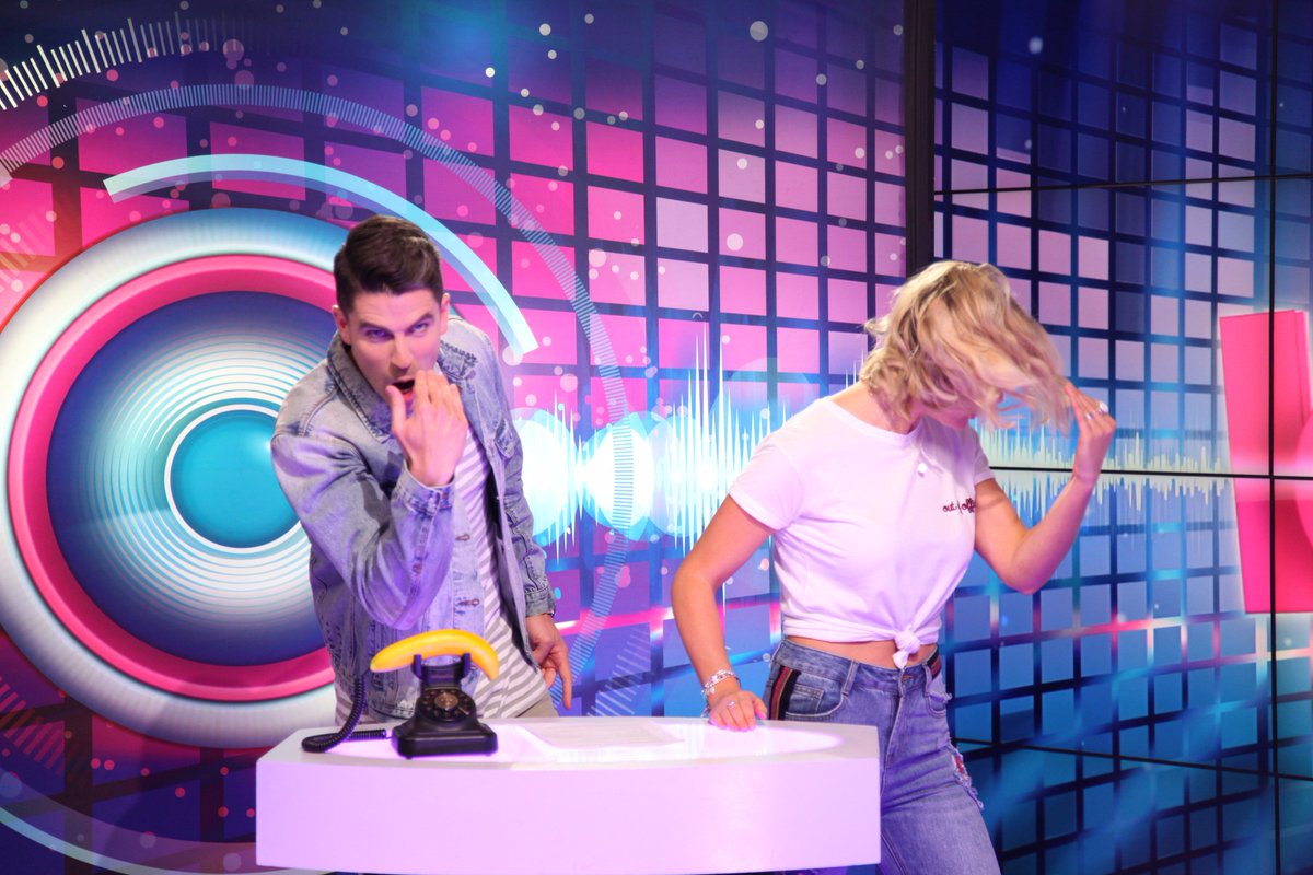 TheLoopAu's tweet image. We are LIVE for #Loop98 and we're channelling our inner Lleyton Hewitt to kick things off

Got any songs you want to hear? Fire them through and we'll give them a spin 🎶