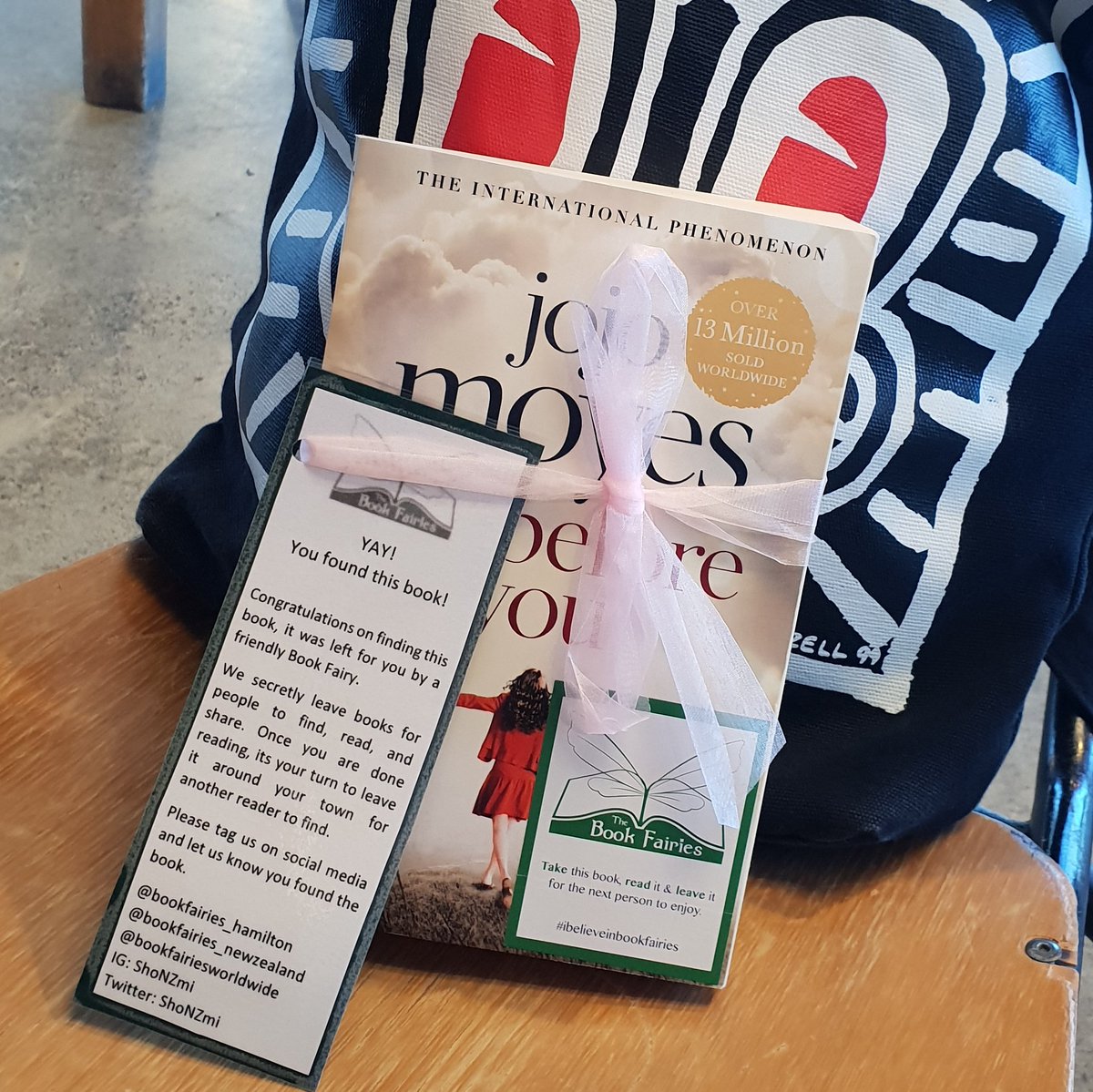 Hiding an amazing novel, in the warmth of the amazing MEUS Cafe, Kumeu.  I hope who ever finds it, enjoys it.

#bookfairiesworldwide #ibelieveinbookfairies #bookfairies_NewZealand #readNZ