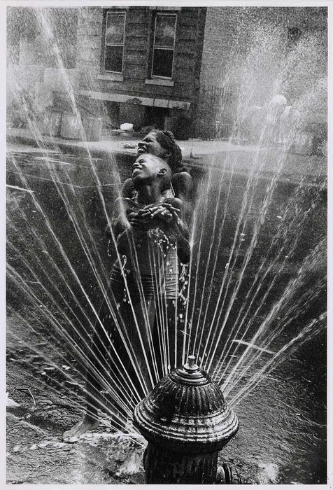 ICPhotog's tweet photo. 🔥 Summer Heat Wave 🔥 #FlashbackFriday
📷 Leonard Freed, [The fire hydrants are opened during the summer heat, Harlem, NY], 1967 (@MagnumPhotos) #ICPCollections https://t.co/DfvYdSjYzU https://t.co/jQAIU1k0NE