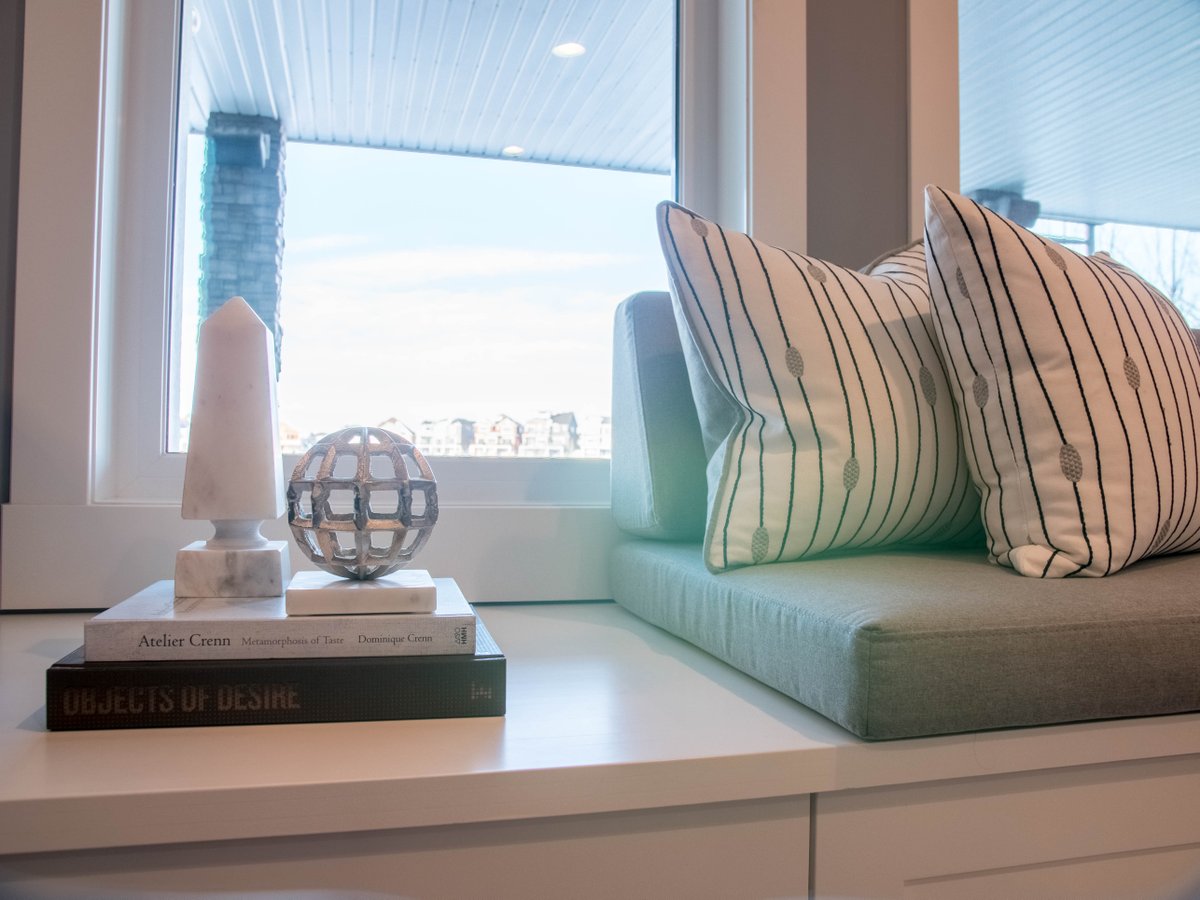 ModelLuxeDesign's tweet image. Custom cushions give the personality and the purpose to a space. We love to get creative with upholstery and toss pillows. #Windowbench #Windowseat