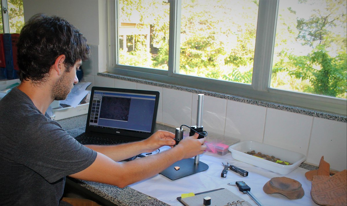 LiracMcmaster's tweet photo. The #dinolight is a powerful digital microscope that works great for archaeologists in the field! @AnthroMac grad student @AaronCathers is currently using it in the Brazilian Amazon to examine ceramics production from ca. 700-1100 AD #ceramics #pottery #fieldwork #archaeology https://t.co/P5CjAjyOeZ
